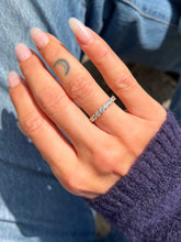 Charger l'image dans la galerie, Alliance Demi Tour Diamants