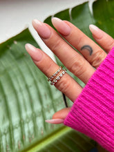 Charger l'image dans la galerie, Demi Alliances Diamants Serti Barette