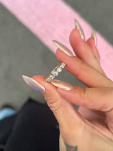 Charger l'image dans la galerie, Bague Deux Ors Diamants Clos