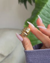 Charger et lire la vidéo dans la visionneuse de la Galerie, Bague Motif Godronné
