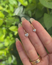 Charger et lire la vidéo dans la visionneuse de la Galerie, Boucles d'Oreilles Coeurs Diamants

