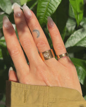 Charger et lire la vidéo dans la visionneuse de la Galerie, Bague Bandeau Coeur
