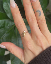 Charger et lire la vidéo dans la visionneuse de la Galerie, Bague Serpent Deux Têtes
