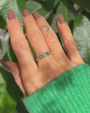 Charger et lire la vidéo dans la visionneuse de la Galerie, Bague Émeraudes et Diamants
