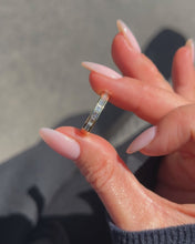 Charger et lire la vidéo dans la visionneuse de la Galerie, Bague 7 Diamants Baguettes
