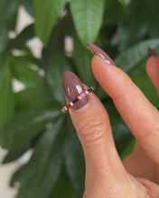 Charger et lire la vidéo dans la visionneuse de la Galerie, Bague Rainbow Baguettes
