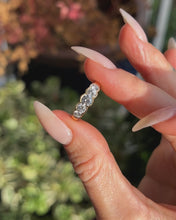 Charger et lire la vidéo dans la visionneuse de la Galerie, Bague Diamants Escalier
