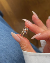 Charger et lire la vidéo dans la visionneuse de la Galerie, Bague Serpent Diamant
