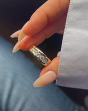 Charger et lire la vidéo dans la visionneuse de la Galerie, Bague Bandeau Diamants en Chute
