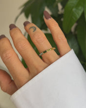 Charger et lire la vidéo dans la visionneuse de la Galerie, Bague Rainbow Baguettes
