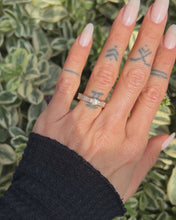 Charger et lire la vidéo dans la visionneuse de la Galerie, Bague Diamants Baguettes
